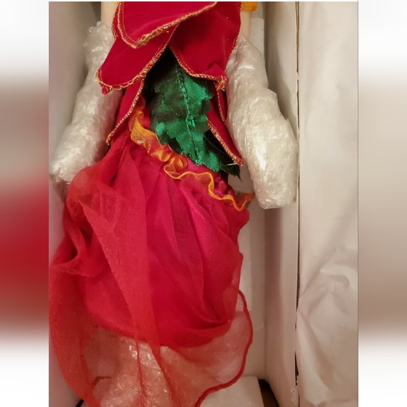 New Heritage Signature Collection doll - Picture 4 of 9